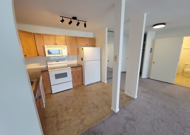 Building Photo - 5415 N Sheridan Rd