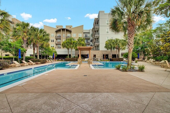 Building Photo - Daniel Island Condo Close to Marina