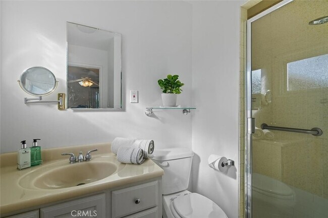 Building Photo - 5210 Ventura Canyon Ave