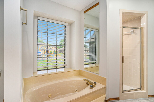 Building Photo - Section 8 Welcomed!! Spacious 5-Bed, 2.5-B...