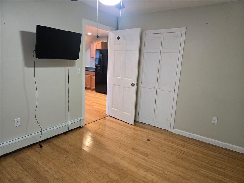 Building Photo - 25 Andrews Ave