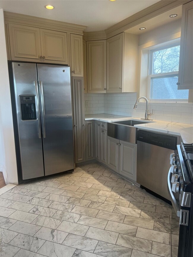 Building Photo - 20-05 Hazen St