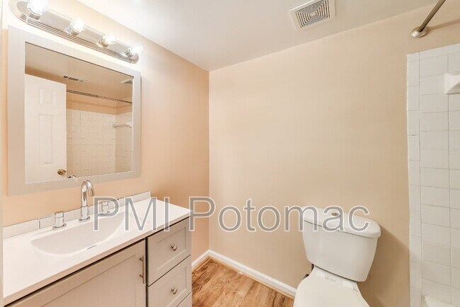 Building Photo - 14038 Vista Dr