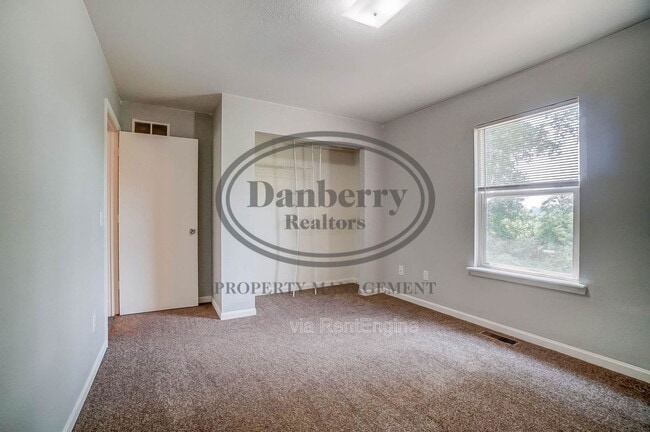 Building Photo - 3733 Willow Run Dr