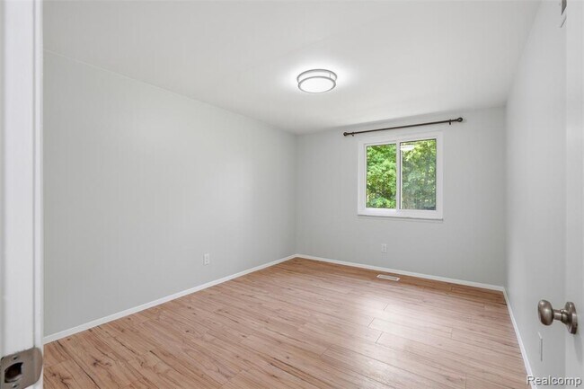 Building Photo - 1880 Welling Dr