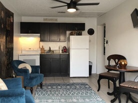 Building Photo - 1097 Highlands Dr