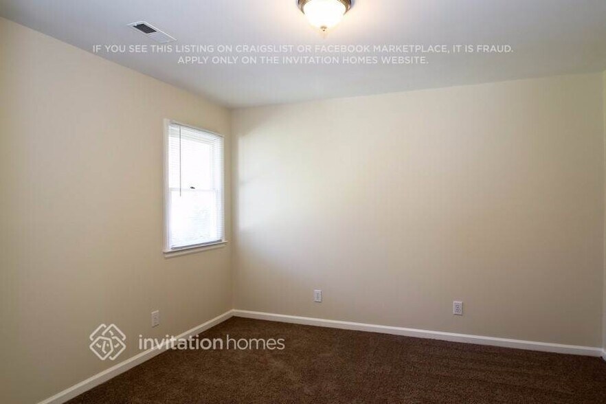 Building Photo - 1811 Southridge Dr