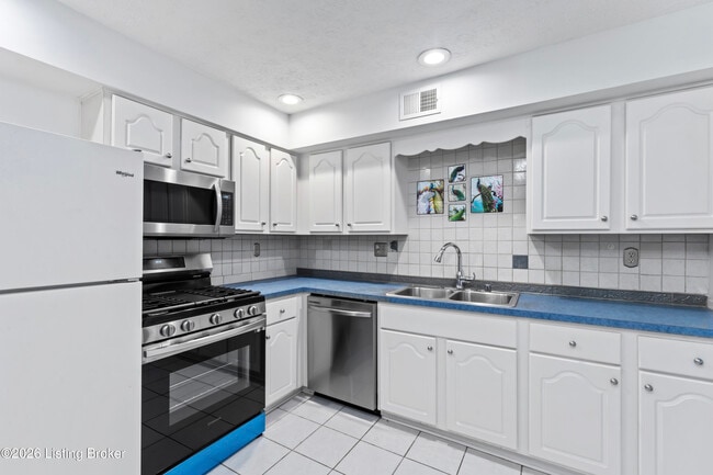 Building Photo - 10331 Shelbyville Rd