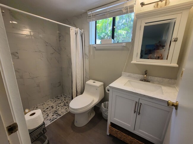Building Photo - 1 bed, 1 bath furnished in tranquil Norfolk