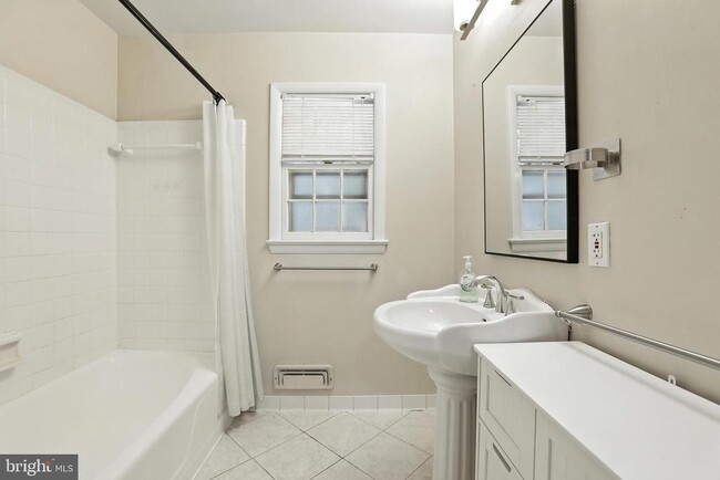 Building Photo - 9104 Hamilton Dr