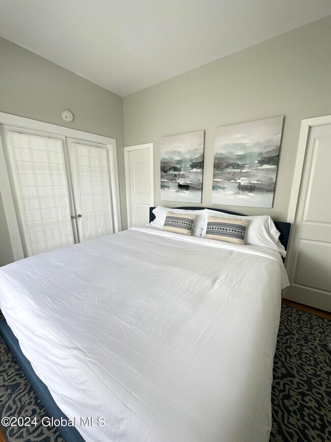 Building Photo - 163 Lake Ave