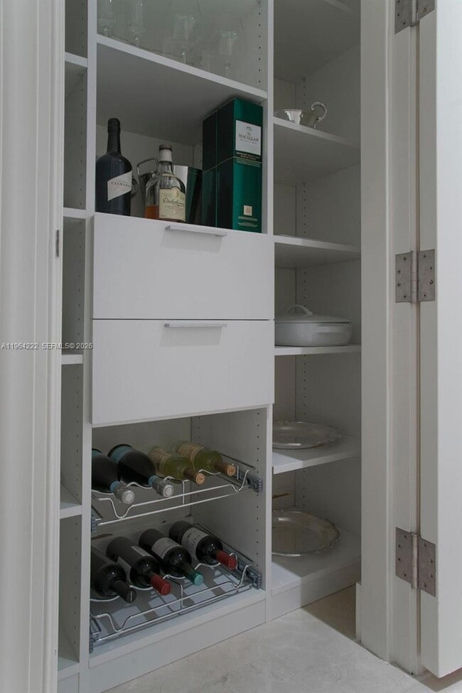 Building Photo - 1425 Brickell Ave