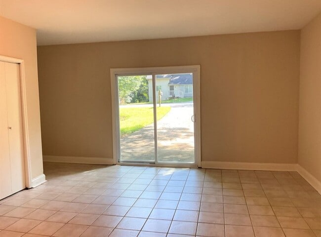 Building Photo - 1603 Kings Ridge Dr NW