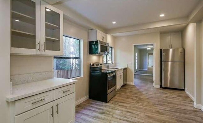 Interior Photo - 9040 Phyllis Ave