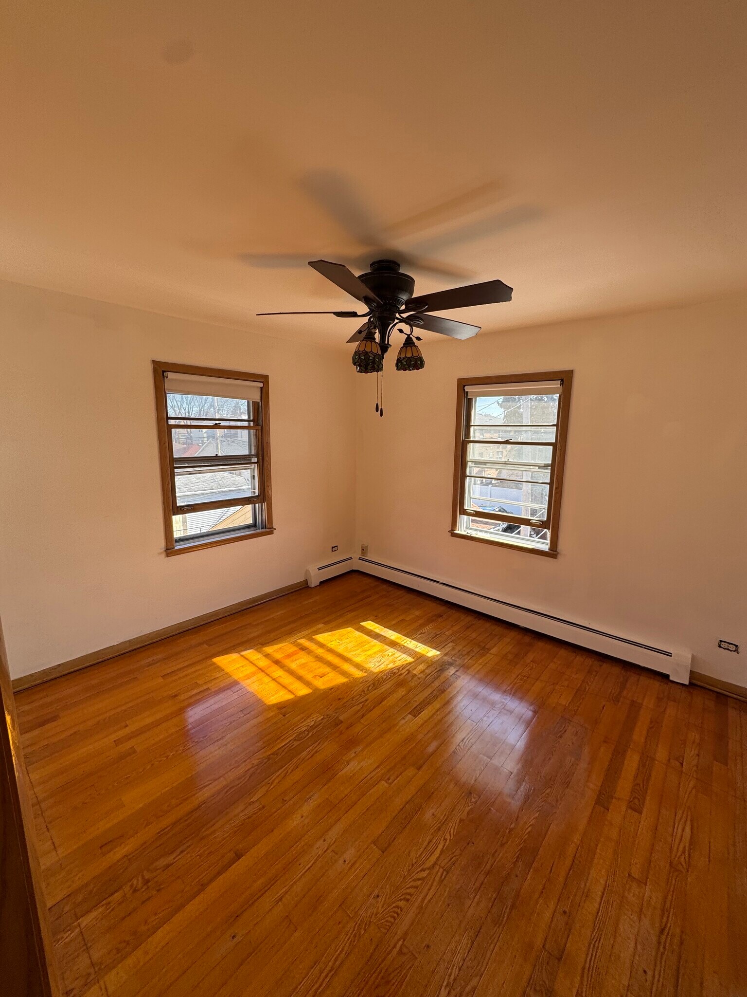 Building Photo - 6331 W Devon Ave