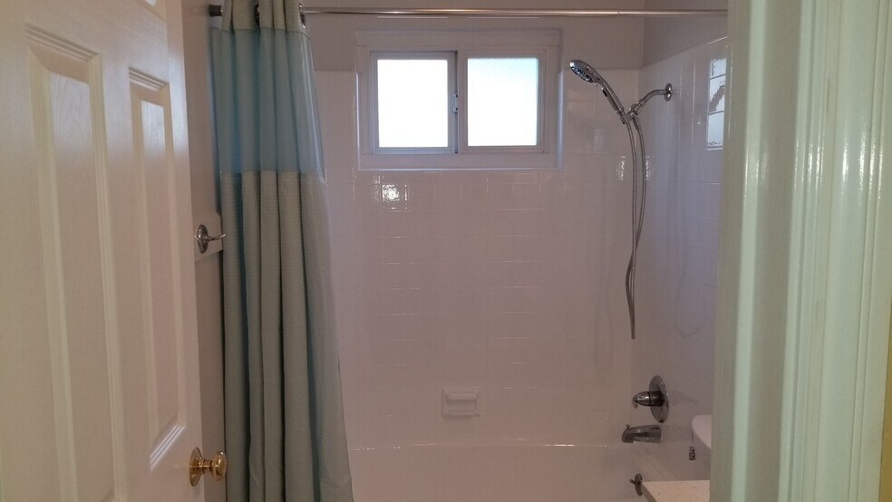 Building Photo - 2221 Homewood Dr