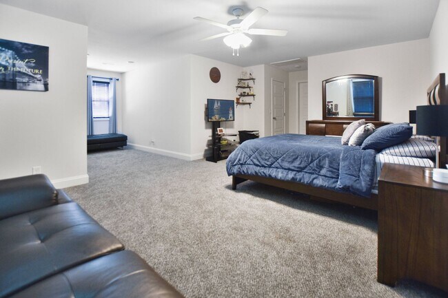 Building Photo - Pet Friendly Four Bedroom!