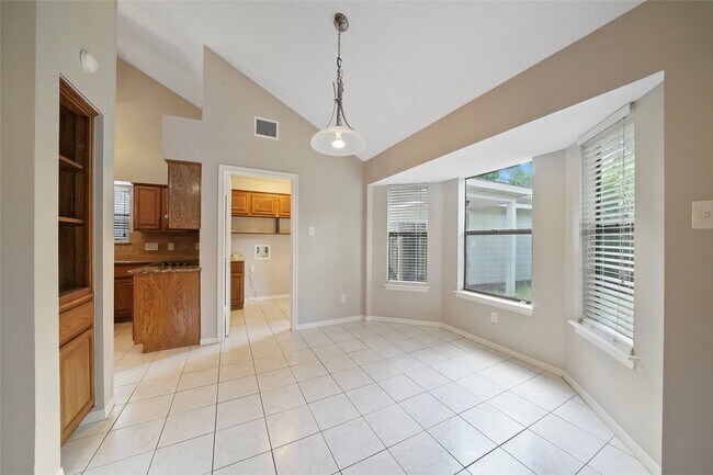 Building Photo - 2402 Brookdale Dr