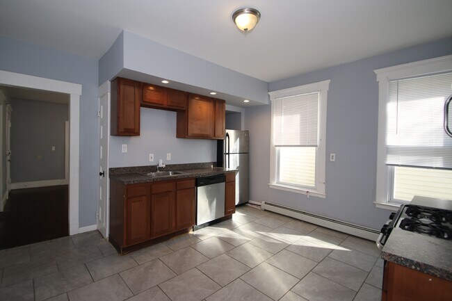 Building Photo - 146 Gilbert Ave