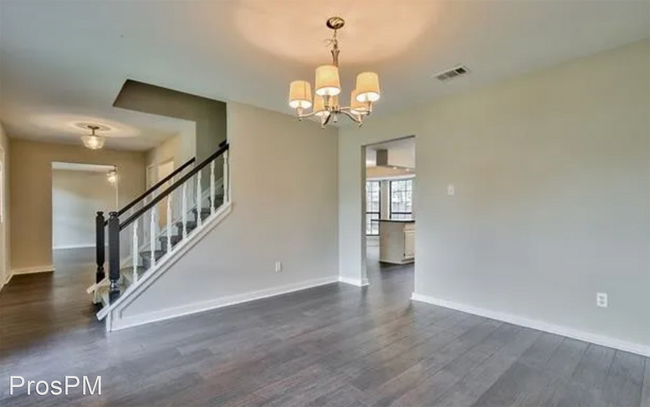 Building Photo - 5 br, 2.5 bath House - 2117 Summit Dr