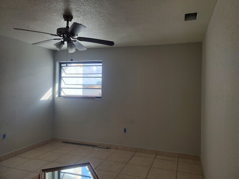 Building Photo - 145 W 43rd St