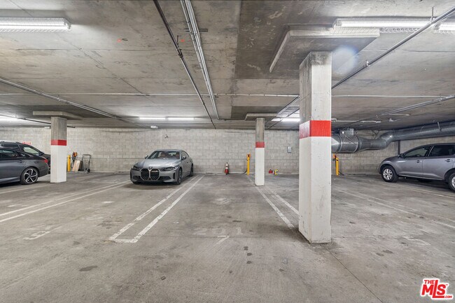 Building Photo - 1401 S St Andrews Pl