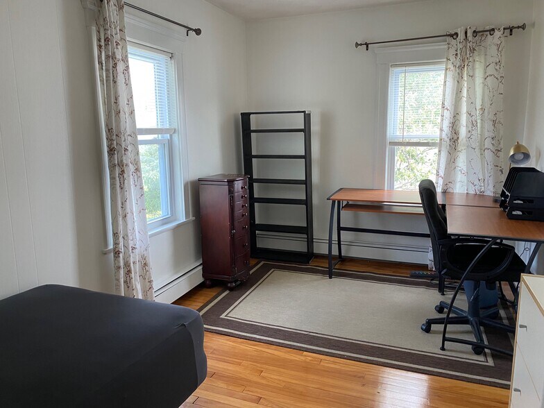 Building Photo - 40 Bellvale St