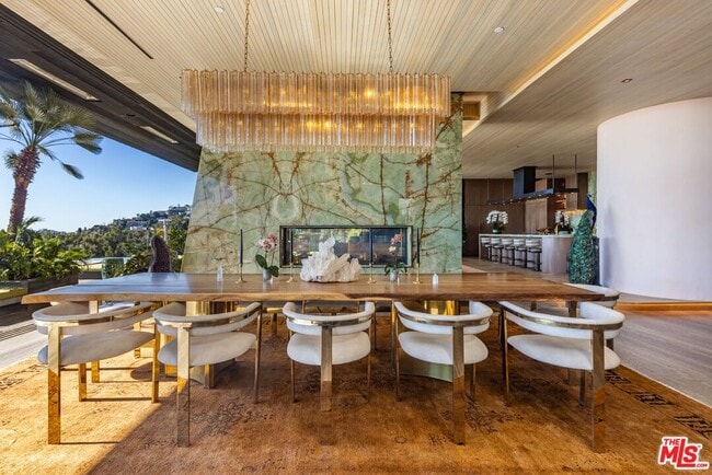 Building Photo - 1851 N Stanley Ave