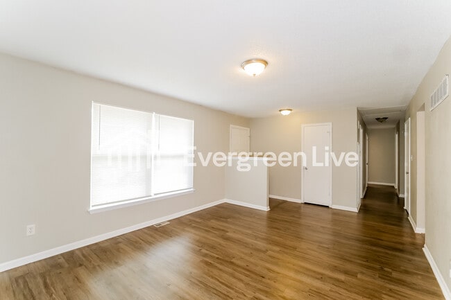 Building Photo - 1109 NE 9th St