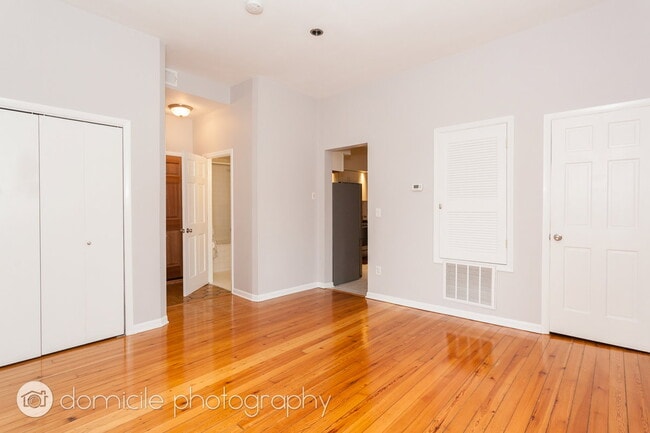 Building Photo - 2204 N Clybourn Ave