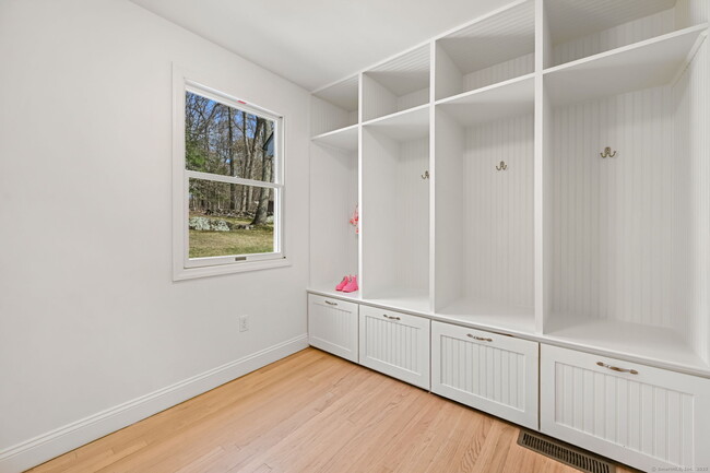 Building Photo - 60 Squires Ln