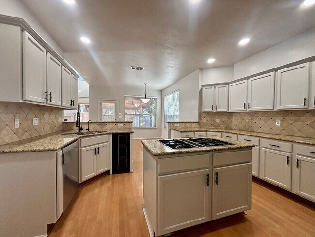 Building Photo - 4-Bed Home in Gated Community with Amenities