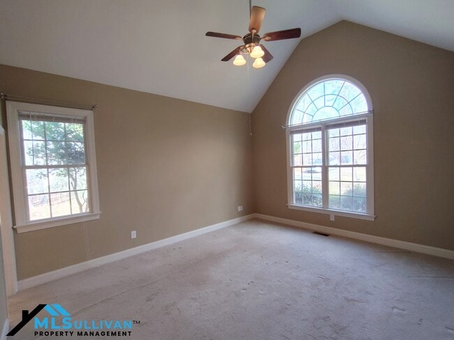 Building Photo - 279 Weaver Ridge Rd