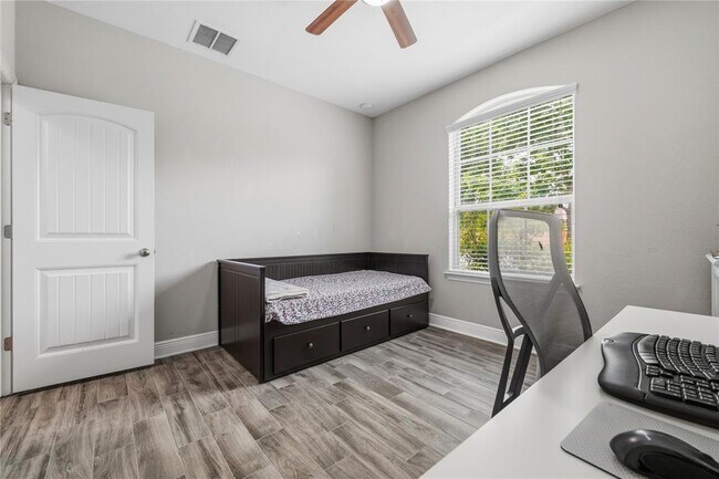 Building Photo - 3013 Chalice Well Dr