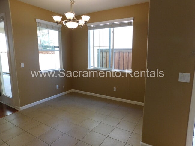 Building Photo - Wonderful 3 bd/2.5 ba Elk Grove Home with 2 Car Garage