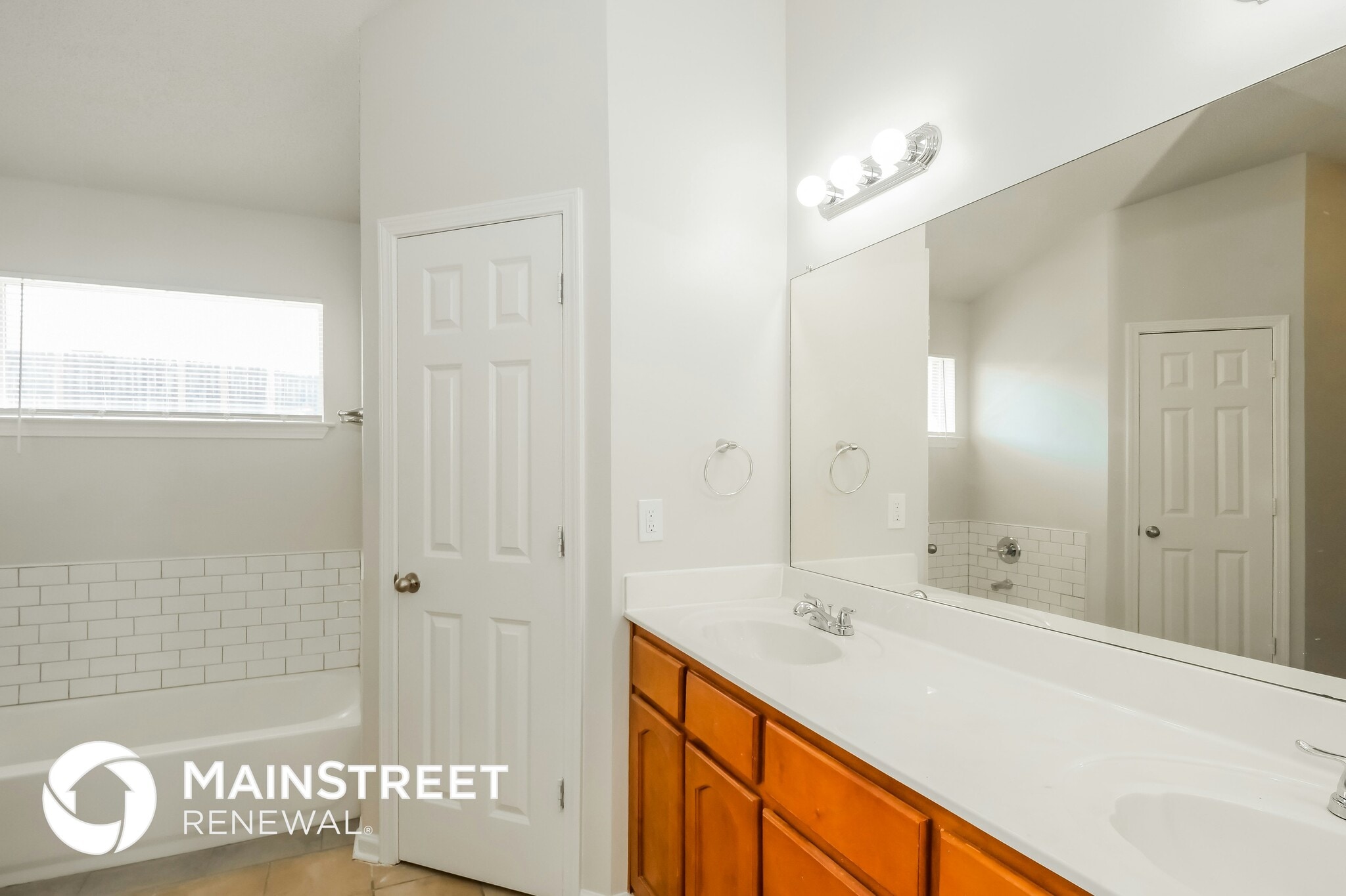 Building Photo - 8254 Manhatten Dr