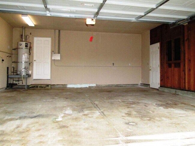 Building Photo - Spacious 4 bed 2 bath home in Fremont. Exc...