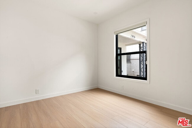 Building Photo - 1614 Hauser Blvd