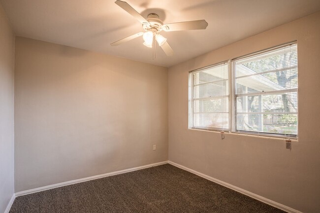 Building Photo - Glynlea Park