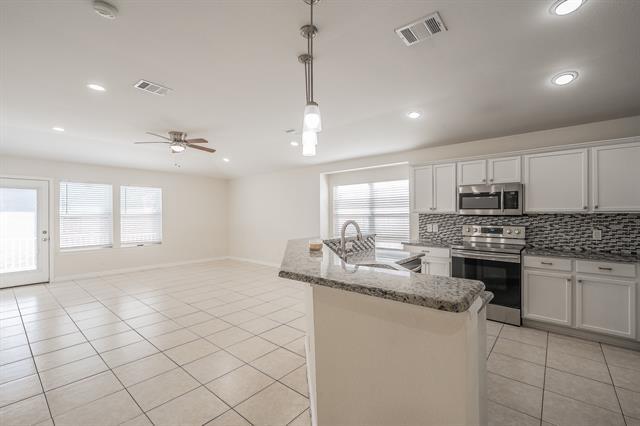 Building Photo - 8932 Sunny Hollow Dr