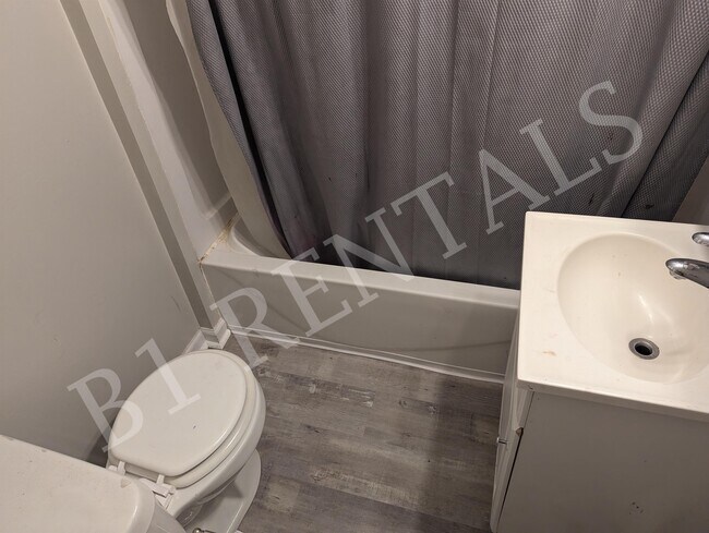 Building Photo - 1317 Hutchins Ave