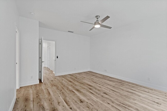 Building Photo - 354 Jacaranda Dr