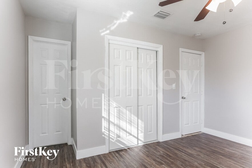 Building Photo - 6812 SW 22nd Ct