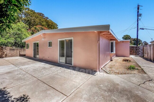 Building Photo - 1588 Ridgecrest Rd