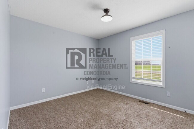 Building Photo - 312 Meadows Rd