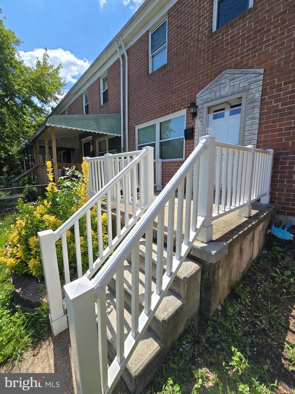 Building Photo - 712 Mansfield Rd
