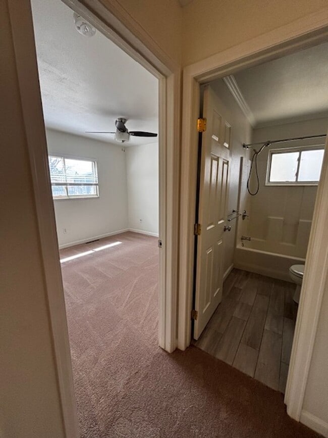 Building Photo - Cute 5 Bedroom 3 Bath Single Family Home