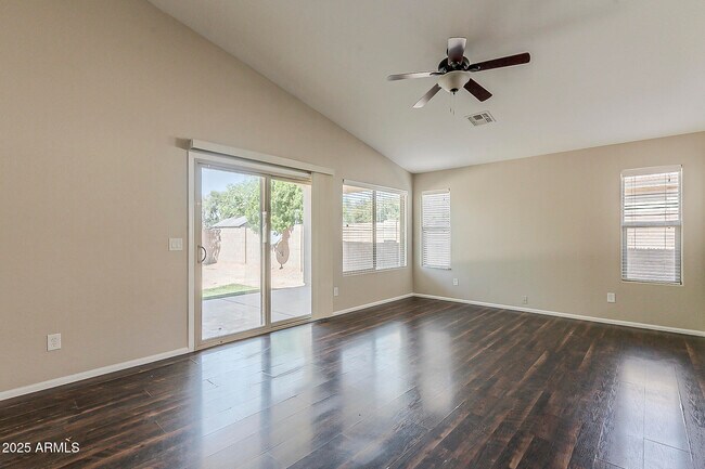 Building Photo - 7358 N 72nd Ave