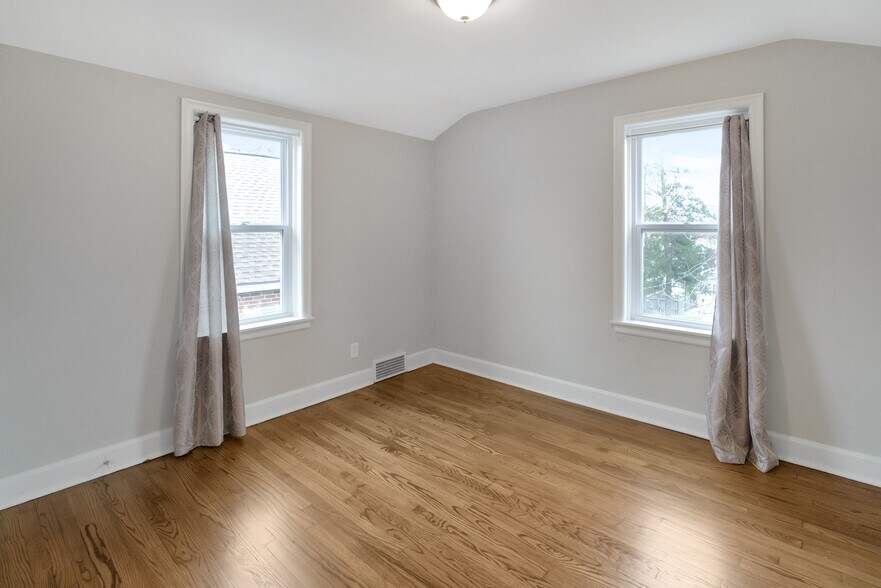 Building Photo - 8729 Bridgeport Ave