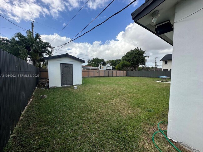 Building Photo - 2832 SW 124th Ct